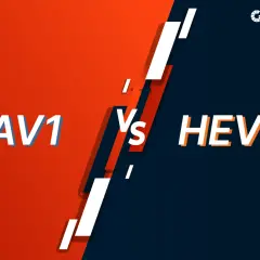 AV1 vs HEVC: Ein visueller Vergleich der Videocodecs. Links AV1 auf rotem Hintergrund, rechts HEVC auf dunkelblauem.