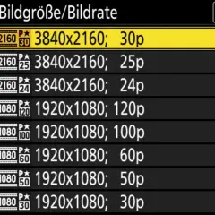 Menü zeigt Videoeinstellungen: Auflösung 3840x2160 bei 30p (was bedeutet FPS) ist ausgewählt.