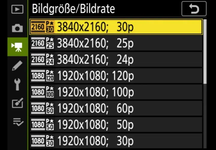 Menü zeigt Videoeinstellungen: Auflösung 3840x2160 bei 30p (was bedeutet FPS) ist ausgewählt.
