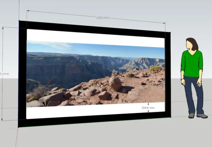 Eine Frau blickt auf ein riesiges 16:9-Display, das eine atemberaubende Aussicht auf den Grand Canyon zeigt.