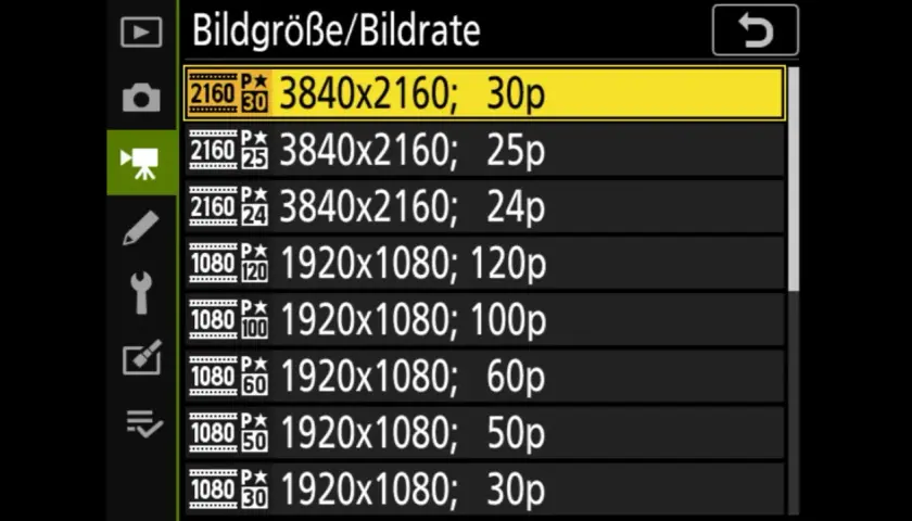 Menü zeigt Videoeinstellungen: Auflösung 3840x2160 bei 30p (was bedeutet FPS) ist ausgewählt.
