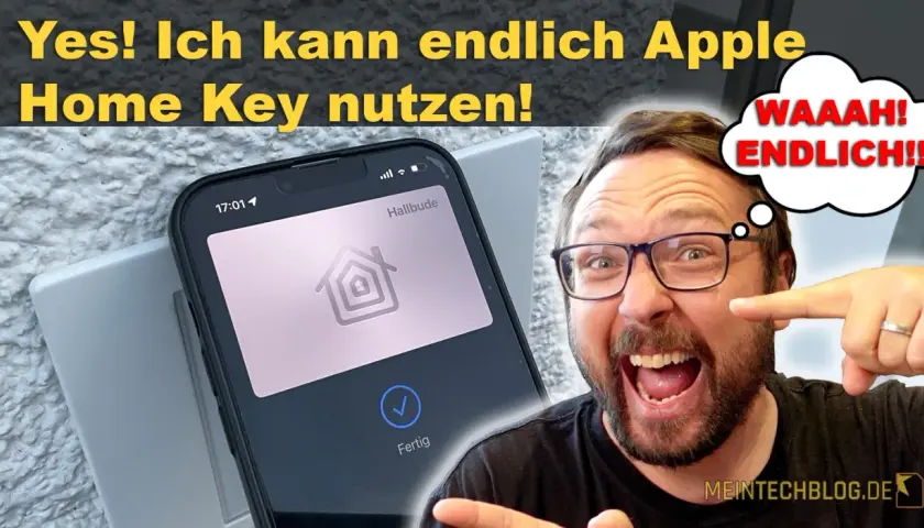 Mann freut sich über die Nutzung des Apple Home Key auf seinem iPhone. Endlich ist die "Hallbude" fertig!