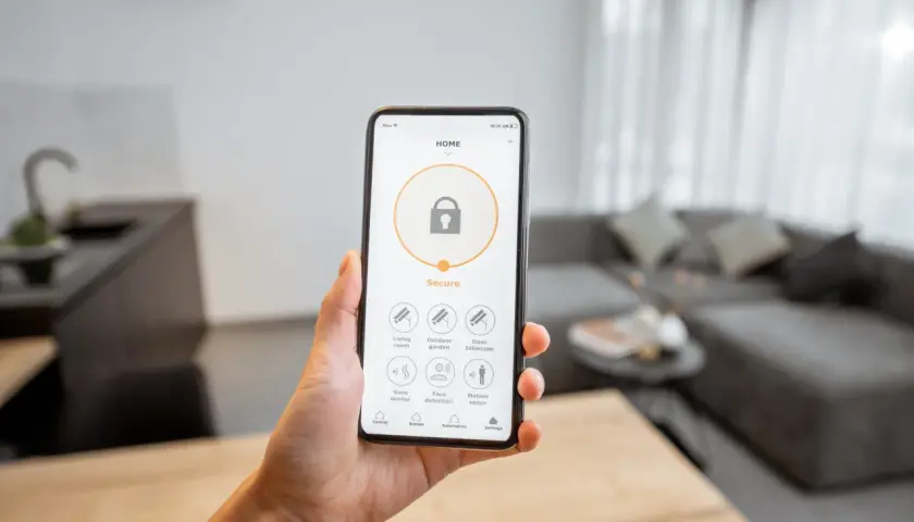 Smartphone-App für ein smart home ohne cloud. Steuerung von Sicherheitssensoren wie Gas, Gesichtserkennung und Bewegungsmelder.