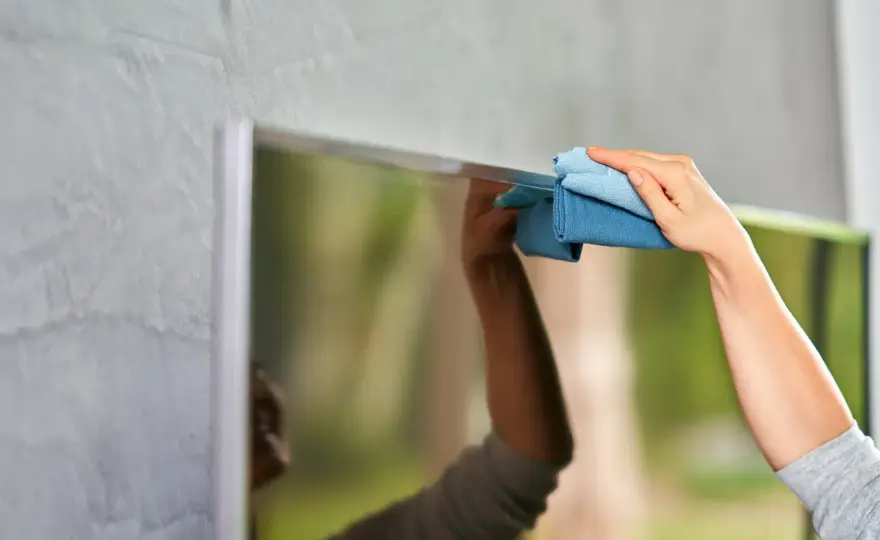 Bildschirm reinigen - Hausmittel & Tipps für streifenfreie Displays