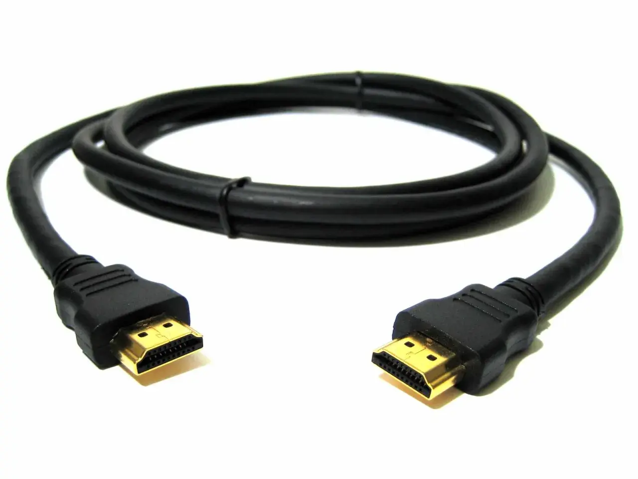 Schwarzes HDMI-Kabel mit vergoldeten Anschlüssen. Ein Blick auf die HDMI-Kabel Unterschiede, die für die Bildqualität wichtig sind.