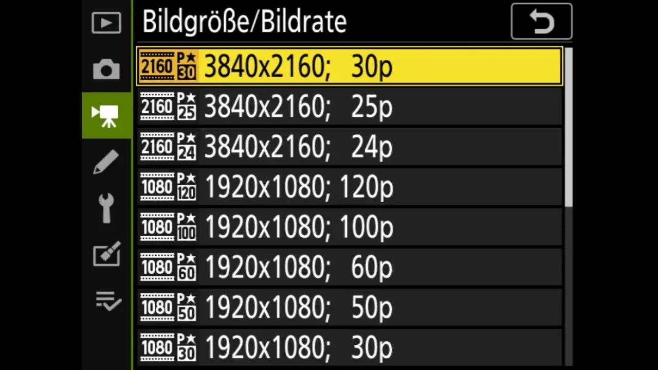 Menü zeigt Videoeinstellungen: Auflösung 3840x2160 bei 30p (was bedeutet FPS) ist ausgewählt.