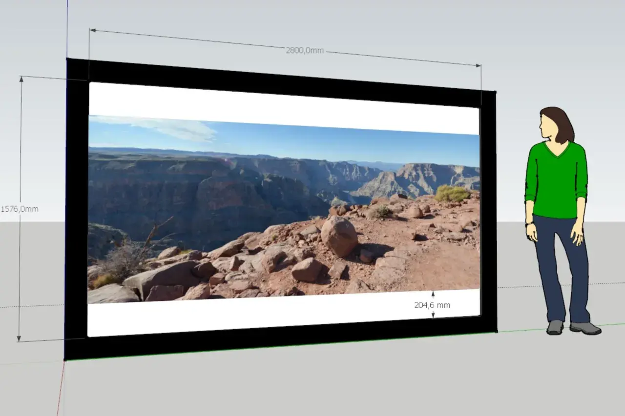 Eine Frau blickt auf ein riesiges 16:9-Display, das eine atemberaubende Aussicht auf den Grand Canyon zeigt.