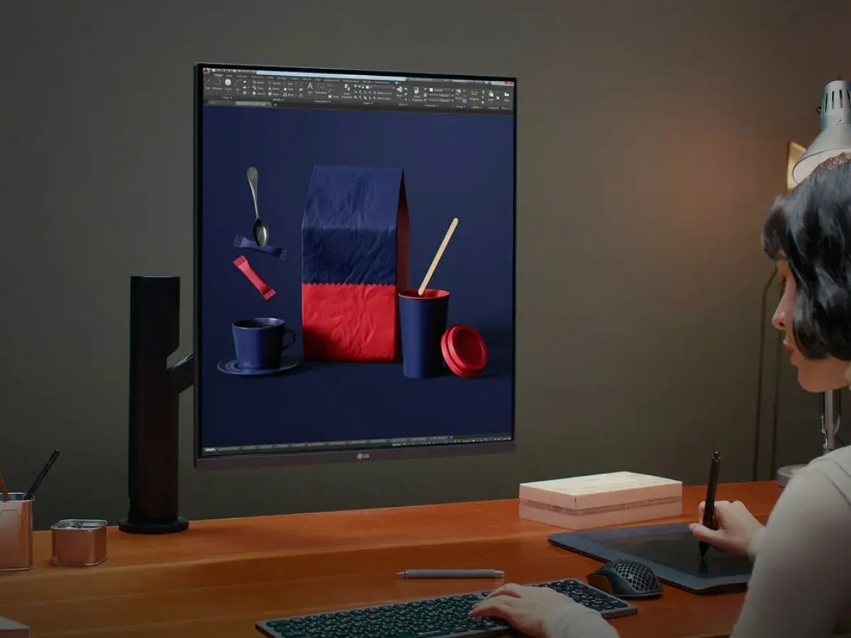 Kreative Arbeit am LG DualUp Monitor: Eine Designerin bearbeitet ein Bild von Kaffeeprodukten.