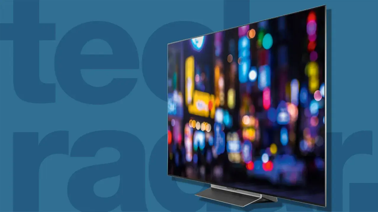 Moderner Fernseher mit 120 Hertz Bildwiederholrate zeigt eine unscharfe Stadtansicht bei Nacht mit bunten Lichtern.