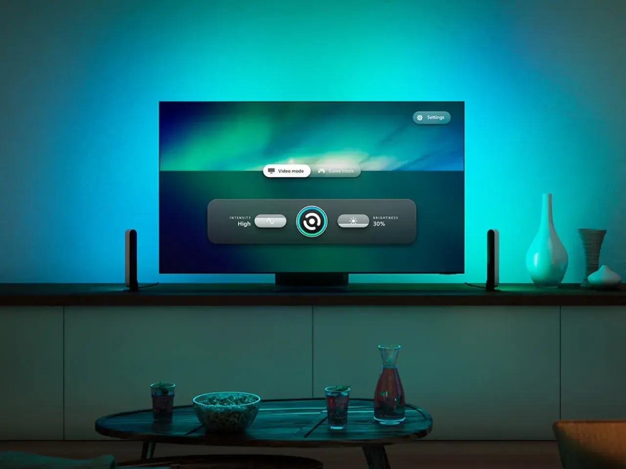 TV-Bildschirm mit der hue sync tv app, die Video- und Spielmodi anzeigt. Intensität auf "High" und Helligkeit auf 30% eingestellt.