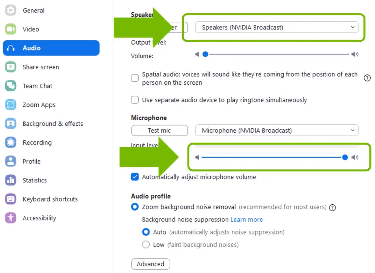 Zoom-Einstellungen: Lautsprecher und Mikrofon sind auf NVIDIA Broadcast eingestellt. Der Eingangsregler f&uuml;r das Mikrofon ist sichtbar.