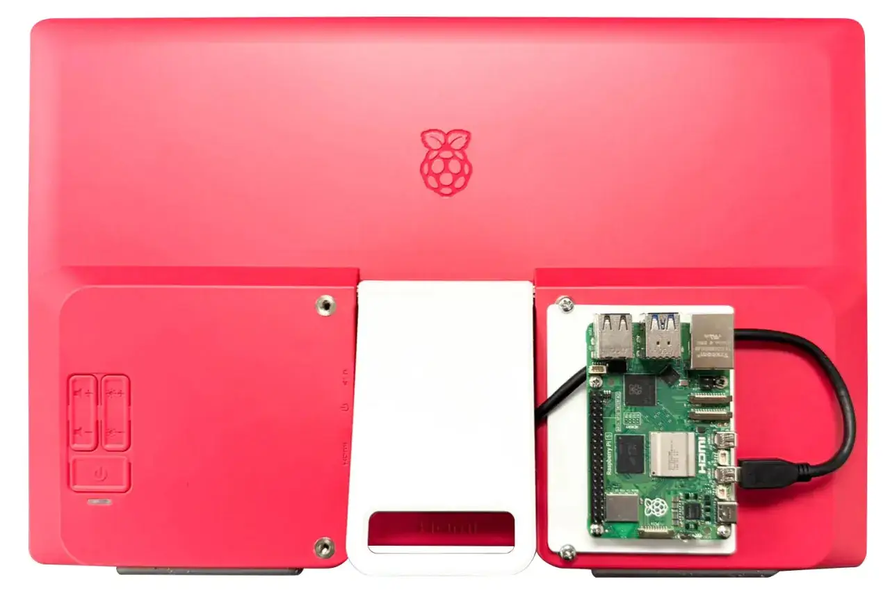 R&uuml;ckseite eines roten Raspberry Pi 4K mit sichtbarer Platine und Anschl&uuml;ssen.