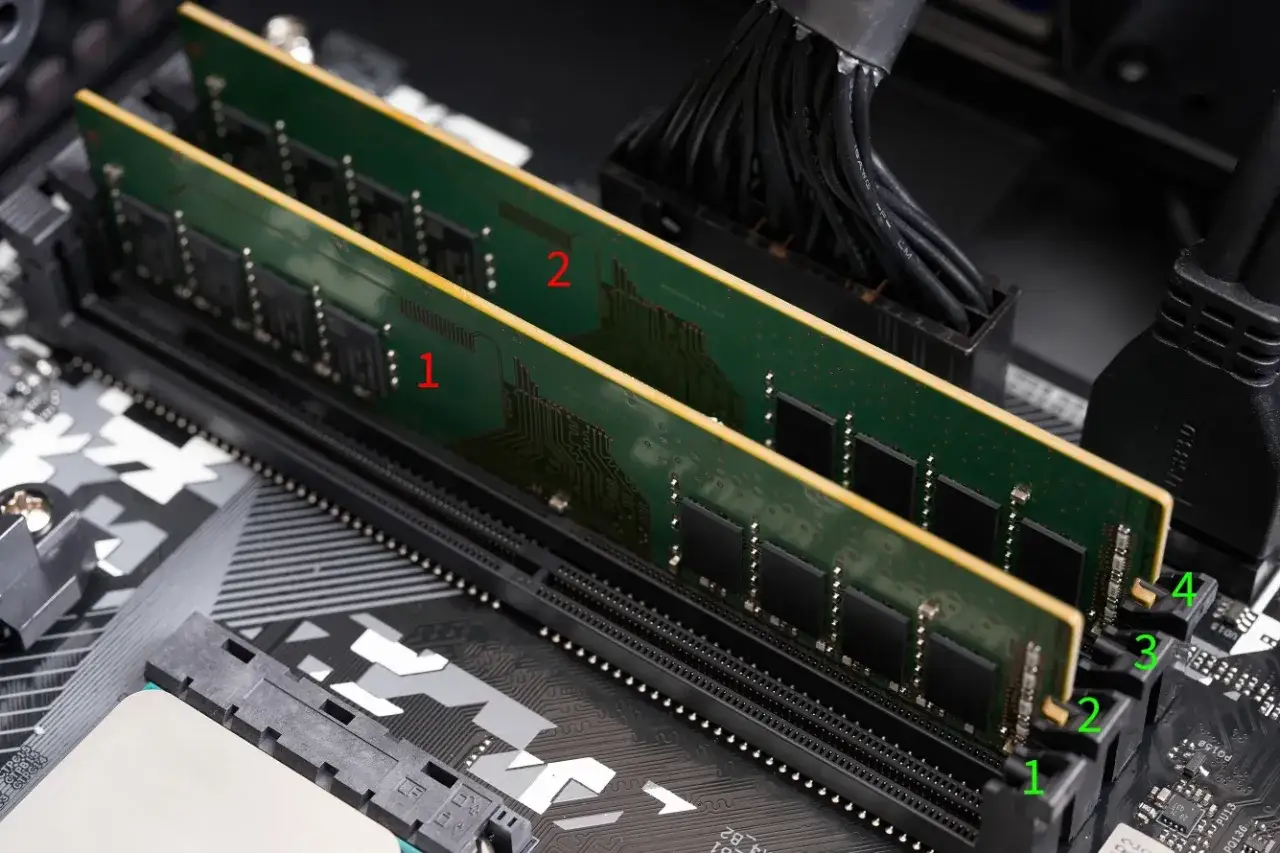 Zwei RAM-Module sind in einem Computer verbaut. Die Frage, wie viel Arbeitsspeicher man braucht, h&auml;ngt von der Nutzung ab.